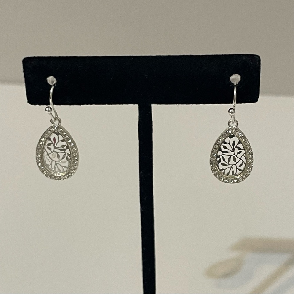 Swarovski Crystal Earrings Elegant Silver Teardrop Inlay Leaf Design